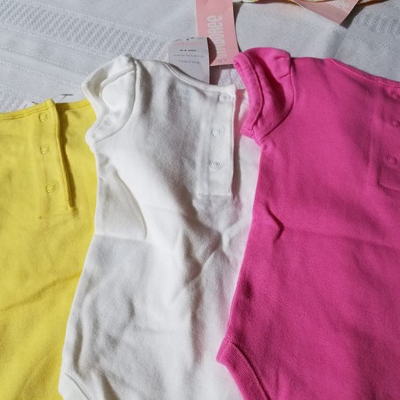 GYMBOREE Berry Sweet 0-3 month 3 bodysuits, hat & socks NWT - Picture 10 of 10
